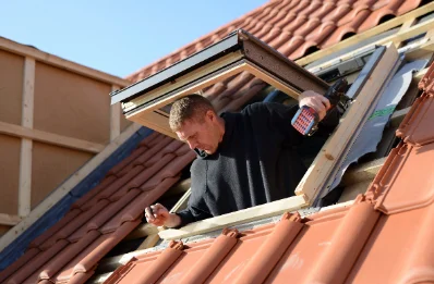 Pose de fenêtres de toit Velux à Frémécourt